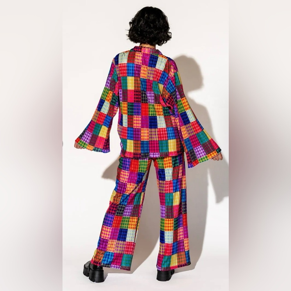 2-piece set Dressed in LALA Long Sleeve Plissé Set in Fun House Print - Picture 2 of 16